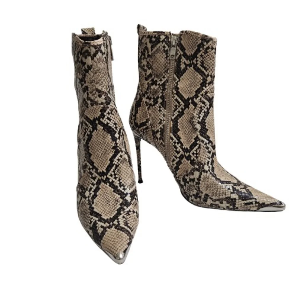 ⬇️Winnie Harlow x Steve Madden Tina Snakeskin Stiletto Boots - Picture 5 of 14